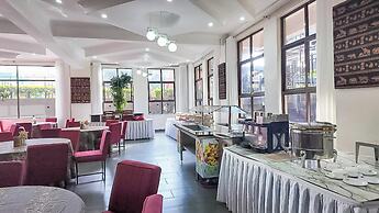 The Luke Hotel