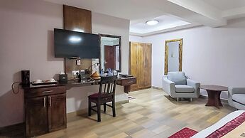 The Luke Hotel