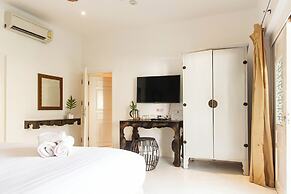 Sanae Beach Hua Hin