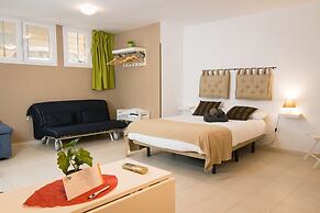 Holidays2Malaga Juan de Mena Apartments