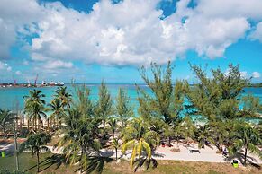 Courtyard by Marriott Nassau Downtown/Junkanoo Beach