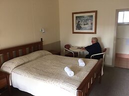 Woodmans Hill Motel