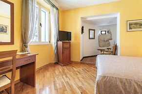 Hotel Peristil