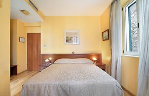 Hotel Peristil