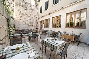 Hotel Peristil