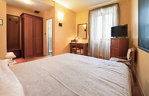 Hotel Peristil
