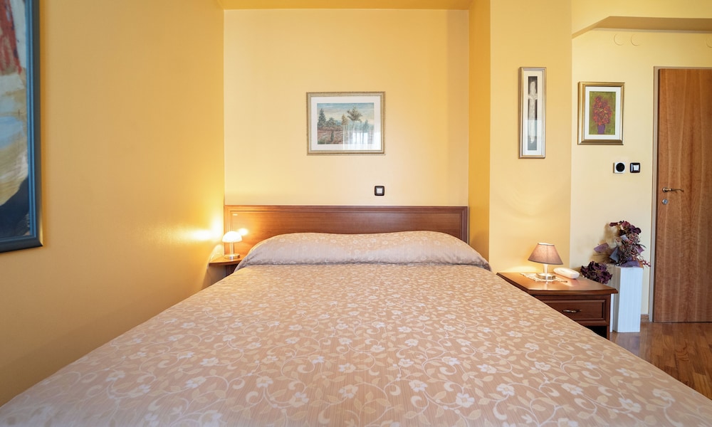 Hotel Peristil