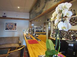 Hunters Lodge Hotel