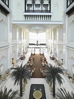Bab Al Qasr Hotel