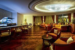 Bab Al Qasr Hotel