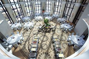 Bab Al Qasr Hotel