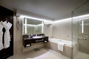 Bab Al Qasr Hotel