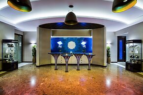 Bab Al Qasr Hotel