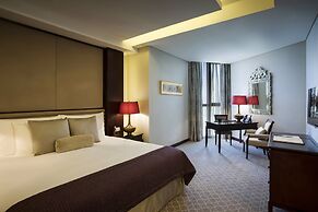 Bab Al Qasr Hotel