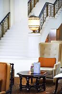 Bab Al Qasr Hotel