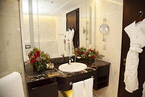 Bab Al Qasr Hotel