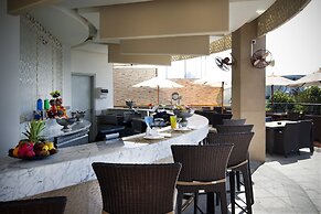 Bab Al Qasr Hotel