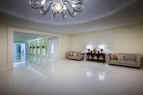 Bab Al Qasr Hotel