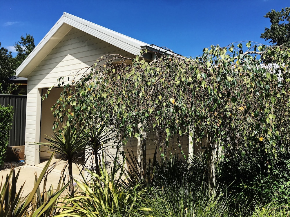 Abalina Cottages, Rotary Drive