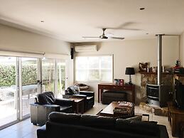 Abalina Cottages, Rotary Drive