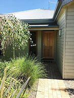 Abalina Cottages, Rotary Drive
