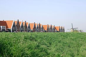 Roompot Hotel Marinapark Volendam