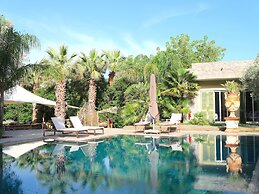 Bella Sombra Hotel