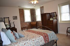Hermann Crown Suites