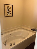 Hermann Crown Suites