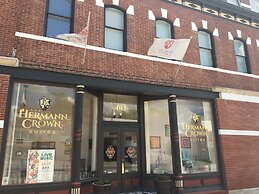 Hermann Crown Suites
