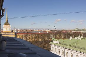Solo Panorama Palace Square