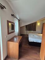 Dinara Hotel