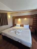 Dinara Hotel