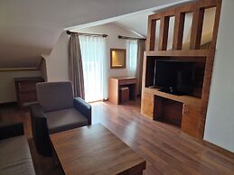Dinara Hotel