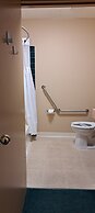 Travelodge by Wyndham Lacombe