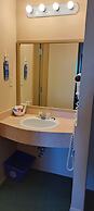 Travelodge by Wyndham Lacombe