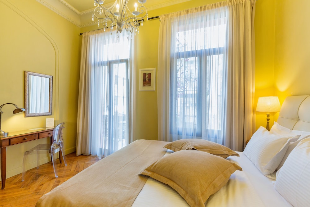 Sweet Home Hotel