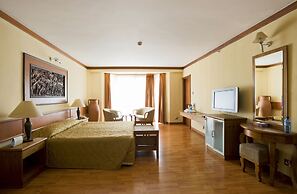 Golf Course Hotel