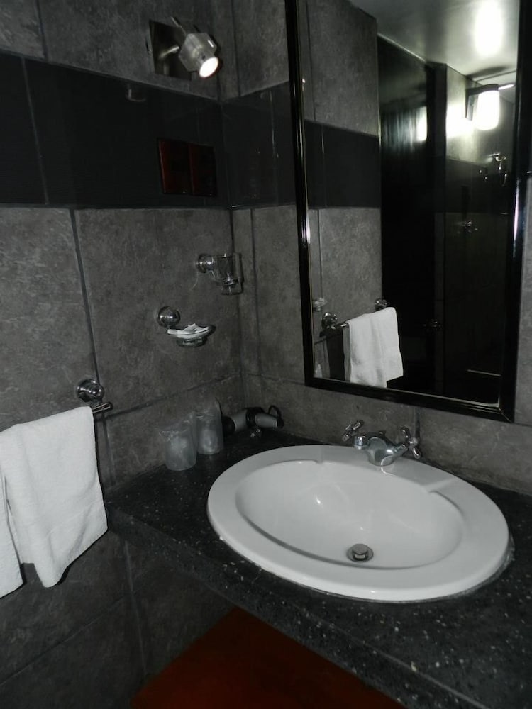 Hotel Holiday Suites