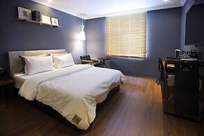 Brown Dot Hotel