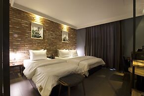 Brown Dot Hotel