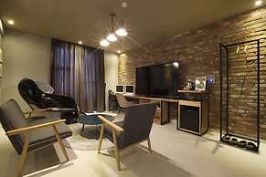 Brown Dot Hotel