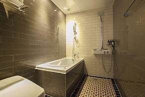 Brown Dot Hotel
