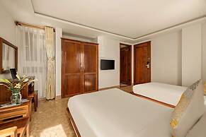 Titan Hotel