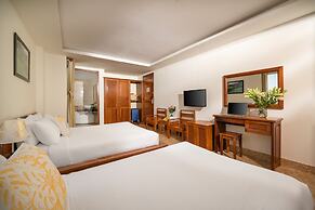 Titan Hotel