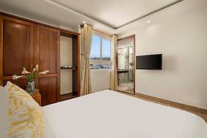 Titan Hotel