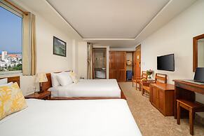 Titan Hotel