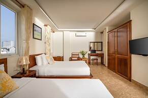 Titan Hotel