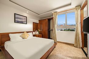 Titan Hotel