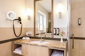 Villa Ludwig Suite Hotel & Chalet